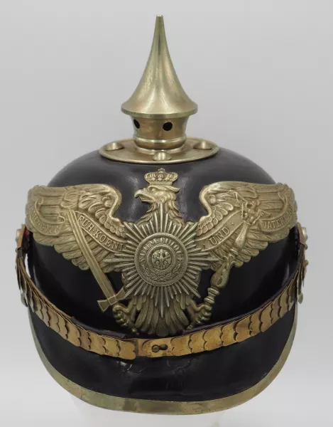 Prussian Garde Eisenbahn "Einjahr Freiwiliger" Pickelhaube - Named Visuel 1 principal Prussian Garde Eisenbahn "Einjahr Freiwiliger" Pickelhaube - Named Visuel 1 principal